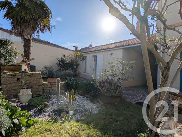 Maison à vendre  10 pièces - 300 m2 BEAUVOIR SUR MER - 85