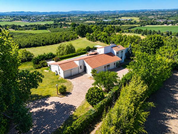 Villa d’architecte avec vue panoramique à Pujols