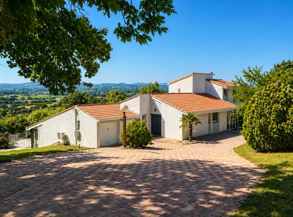 Villa d’architecte avec vue panoramique à Pujols