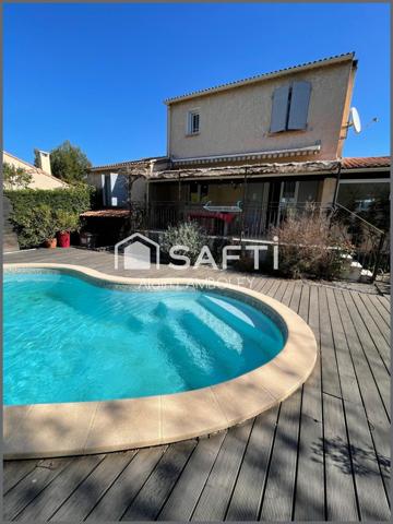 Villa  avec piscine et garage dans un cadre privilégié.  Il n'y a pas de travaux à prévoir.