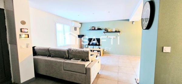 Villa  avec piscine et garage dans un cadre privilégié.  Il n'y a pas de travaux à prévoir.