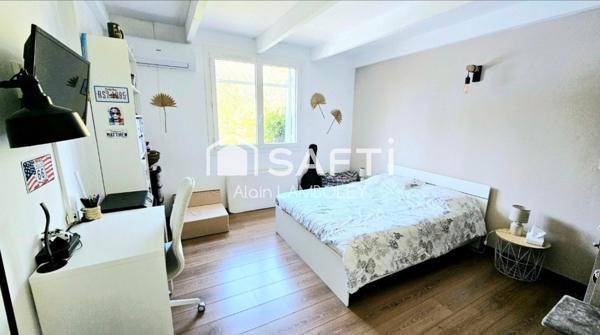 Villa  avec piscine et garage dans un cadre privilégié.  Il n'y a pas de travaux à prévoir.