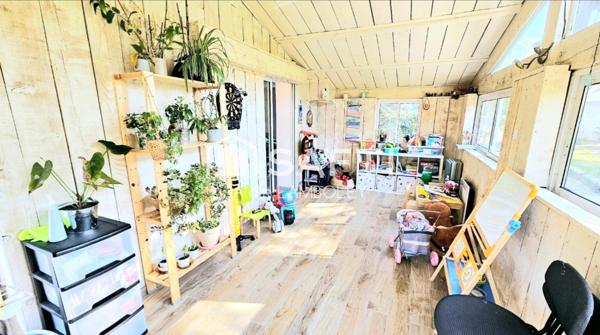 Villa  avec piscine et garage dans un cadre privilégié.  Il n'y a pas de travaux à prévoir.