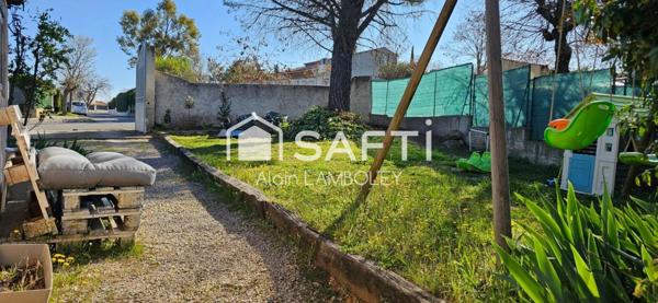 Villa  avec piscine et garage dans un cadre privilégié.  Il n'y a pas de travaux à prévoir.