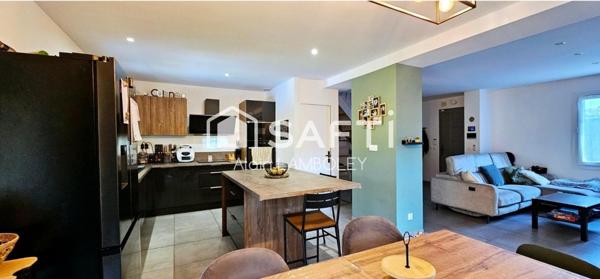 Villa  avec piscine et garage dans un cadre privilégié.  Il n'y a pas de travaux à prévoir.