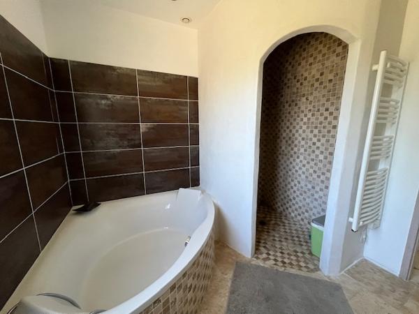 MAISON AU CALME - A 950 M DES COMMERCES