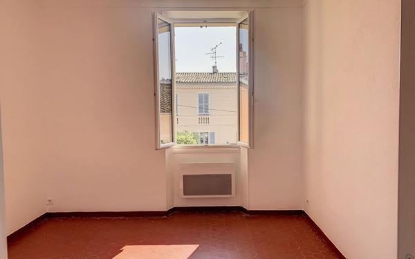 Appartement à louer    2 pièces • 42 m2 Vallauris