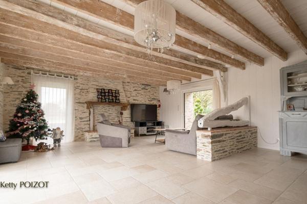 Nouveauté - Maison de Caractère Blain - 184 m2, 40 m2 d'annexes ainsi qu'une grange garage refaite