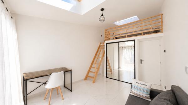 Maison
         5 pièces
        - 120 m² Bien prestige 799 000 € *