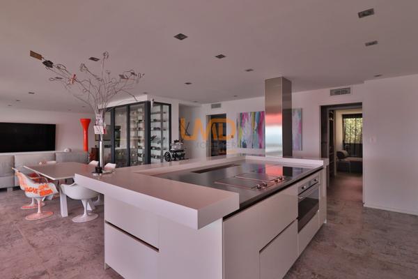 Appartement standing T3 terrasse parking, dernier étage, front de mer