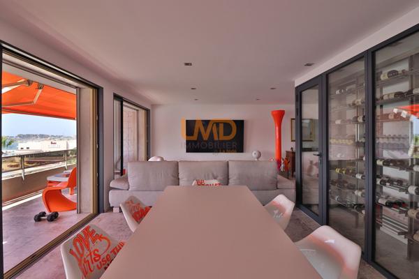 Appartement standing T3 terrasse parking, dernier étage, front de mer