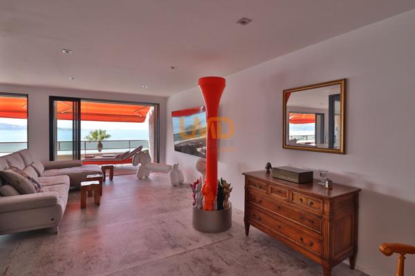 Appartement standing T3 terrasse parking, dernier étage, front de mer