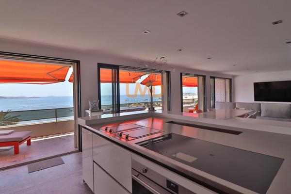 Appartement standing T3 terrasse parking, dernier étage, front de mer
