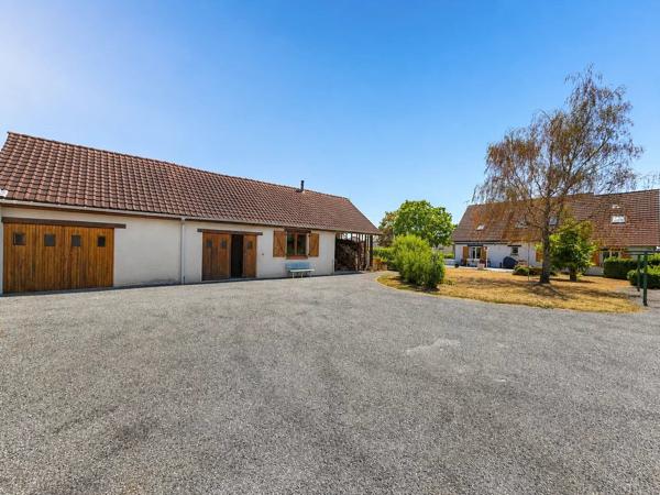 Vente                                                      Maison
                        
                     9 pièces                      183 m2                     à Aubigny-sur-Nère
