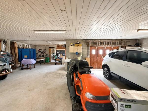 Vente                                                      Maison
                        
                     9 pièces                      183 m2                     à Aubigny-sur-Nère