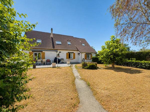 Vente                                                      Maison
                        
                     9 pièces                      183 m2                     à Aubigny-sur-Nère
