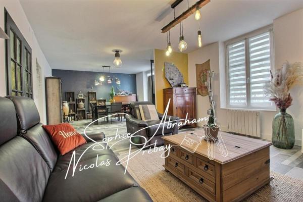 Maison en pierres, 3 chambres, grenier aménageable avec cour, dépendance et cave