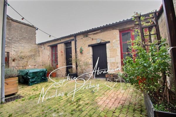 Maison en pierres, 3 chambres, grenier aménageable avec cour, dépendance et cave