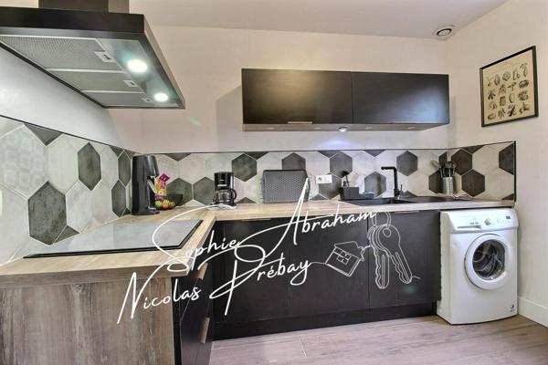 Maison en pierres, 3 chambres, grenier aménageable avec cour, dépendance et cave