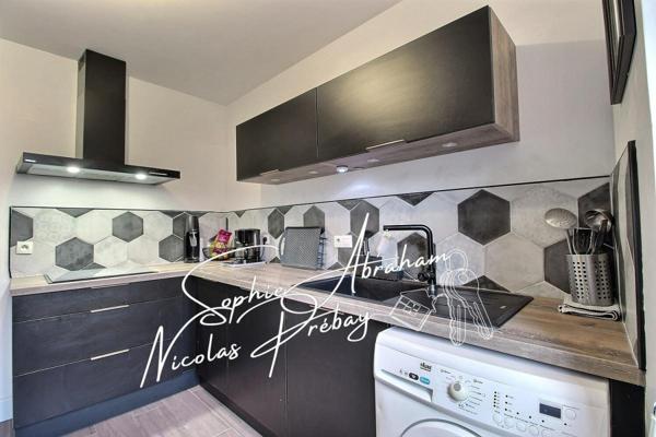 Maison en pierres, 3 chambres, grenier aménageable avec cour, dépendance et cave