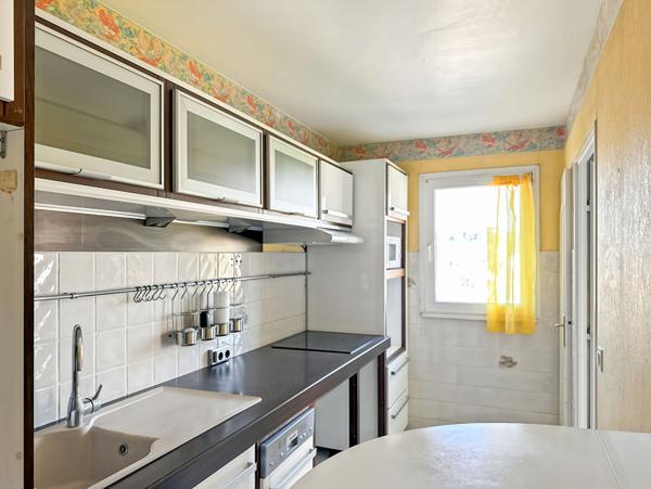 À vendre  Saint-Jérôme Marseille 13013 appartement t3 dernier étage vue dégagée