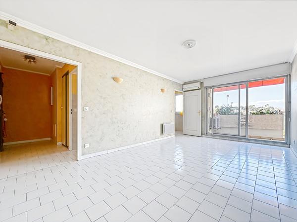 À vendre  Saint-Jérôme Marseille 13013 appartement t3 dernier étage vue dégagée