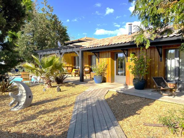 Propriété de standing T9 avec piscine chauffée et garage