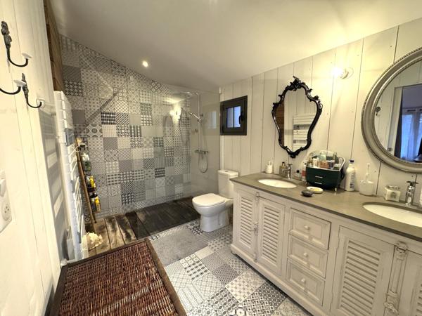 Propriété de standing T9 avec piscine chauffée et garage