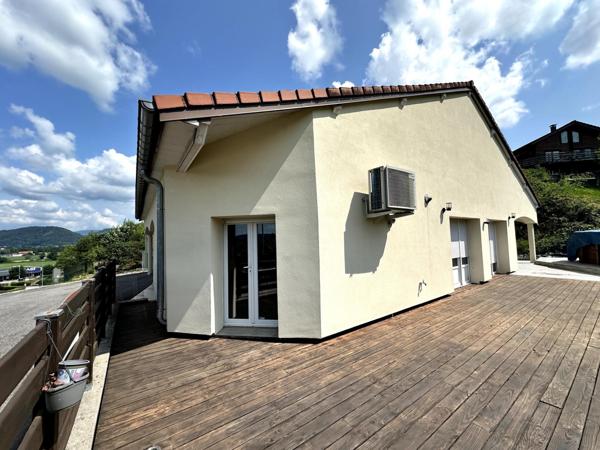 Maison familiale  avec espace de vie complet de plein pied  à Remiremont .