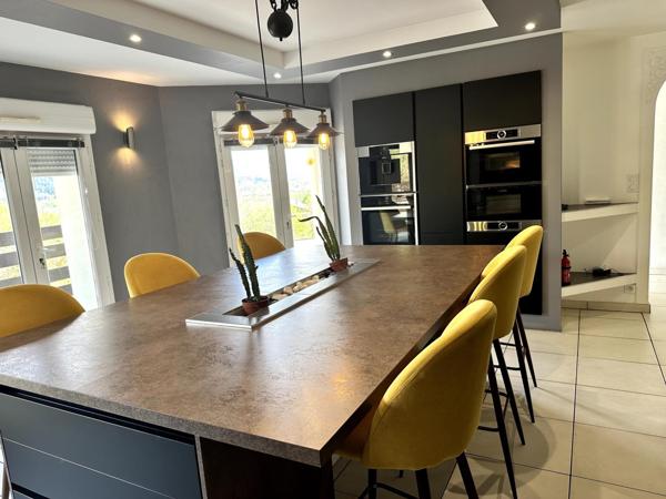 Maison familiale  avec espace de vie complet de plein pied  à Remiremont .