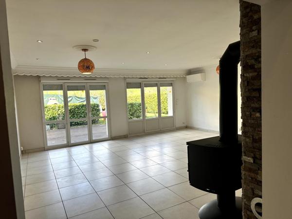 Maison familiale  avec espace de vie complet de plein pied  à Remiremont .