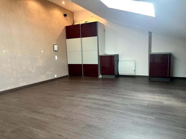 Maison familiale  avec espace de vie complet de plein pied  à Remiremont .