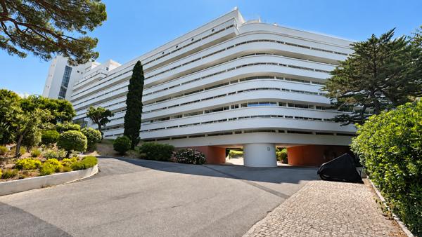SAINT-TROPEZ : Studio traversant dans résidence historique à deux pas du port