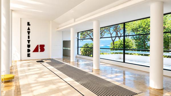 SAINT-TROPEZ : Studio traversant dans résidence historique à deux pas du port