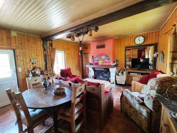 Agréable maison dans écrin de verdure, au calme, avec jolie vue