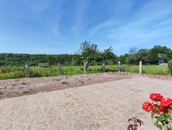 Agréable maison dans écrin de verdure, au calme, avec jolie vue