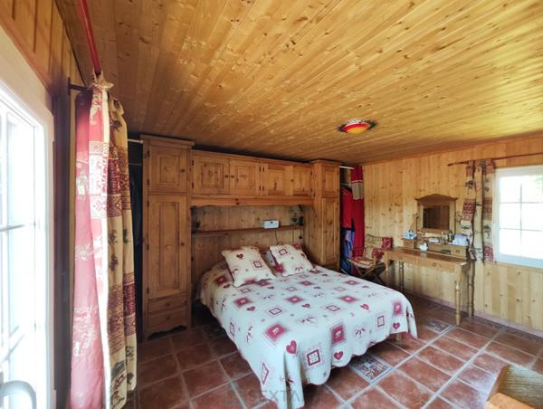 Agréable maison dans écrin de verdure, au calme, avec jolie vue