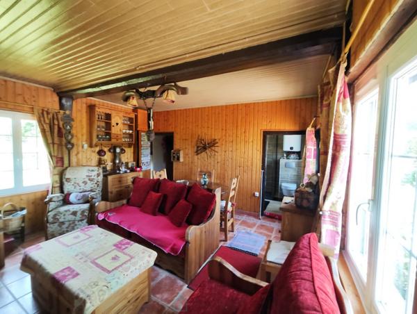 Agréable maison dans écrin de verdure, au calme, avec jolie vue