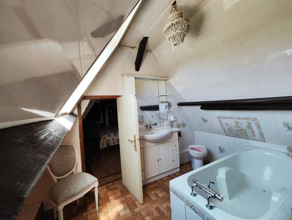 Agréable maison dans écrin de verdure, au calme, avec jolie vue