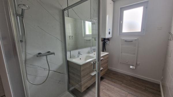 Maison entièrement rénovée entre bourg et mer