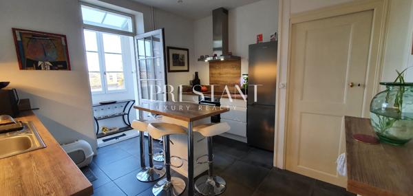 Centre ville Angoulême, villa renovée en 2019, 140m2 garage,100m2 terasse et maison attenante., ANGOULEME