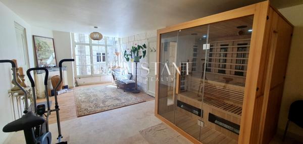 Centre ville Angoulême, villa renovée en 2019, 140m2 garage,100m2 terasse et maison attenante., ANGOULEME