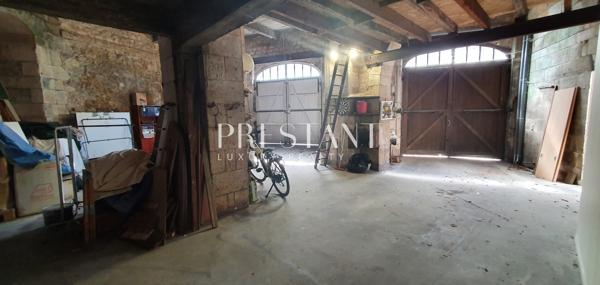 Centre ville Angoulême, villa renovée en 2019, 140m2 garage,100m2 terasse et maison attenante., ANGOULEME