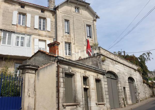 Centre ville Angoulême, villa renovée en 2019, 140m2 garage,100m2 terasse et maison attenante., ANGOULEME