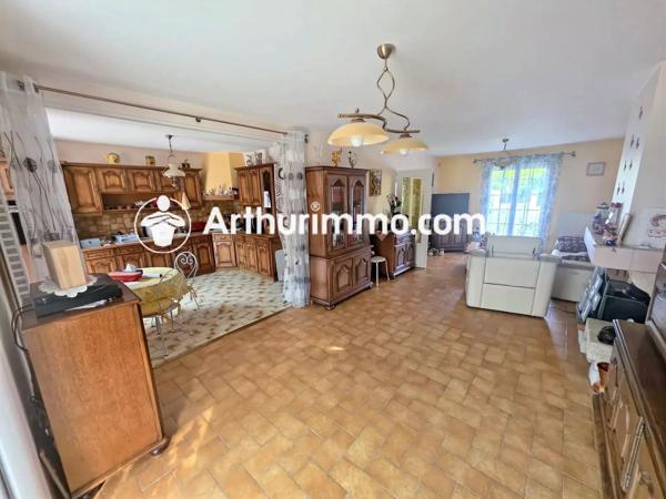 Vente                                                      Maison
                        
                     5 pièces                      135 m2                     à Savigny-le-Temple