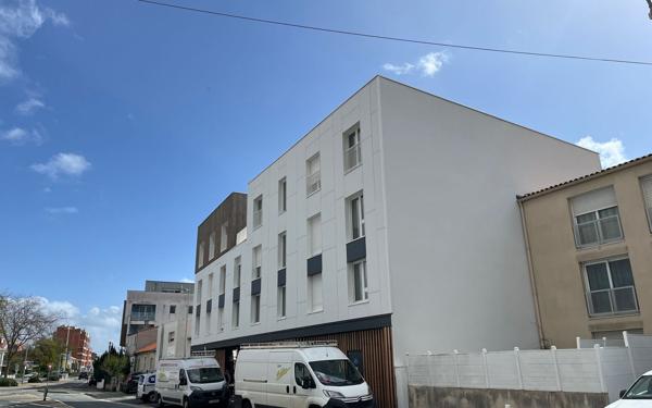 Stationnement à louer    La Rochelle