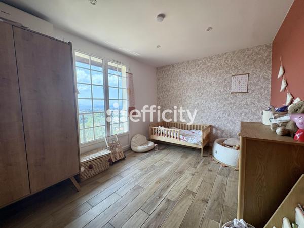 Maison
         5 pièces
        - 128 m² 425 000 € *