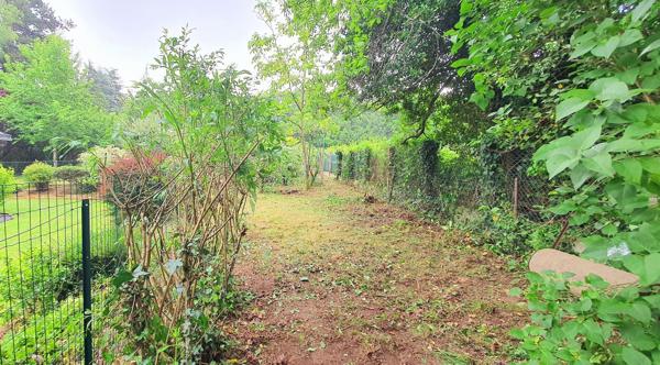 TERRAIN CONSTRUCTIBLE 600M2 , HORS LOTISSEMENT , VUE DÉGAGÉE SUR LA CAMPAGNE.