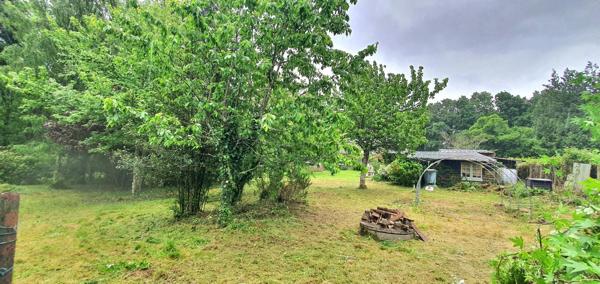 TERRAIN CONSTRUCTIBLE 600M2 , HORS LOTISSEMENT , VUE DÉGAGÉE SUR LA CAMPAGNE.