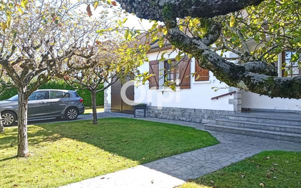 Maison à vendre    8 pièces •  Oloron-Sainte-Marie